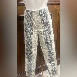 NWOT SIZE M Snake-Print Ankle Pants - White & Black